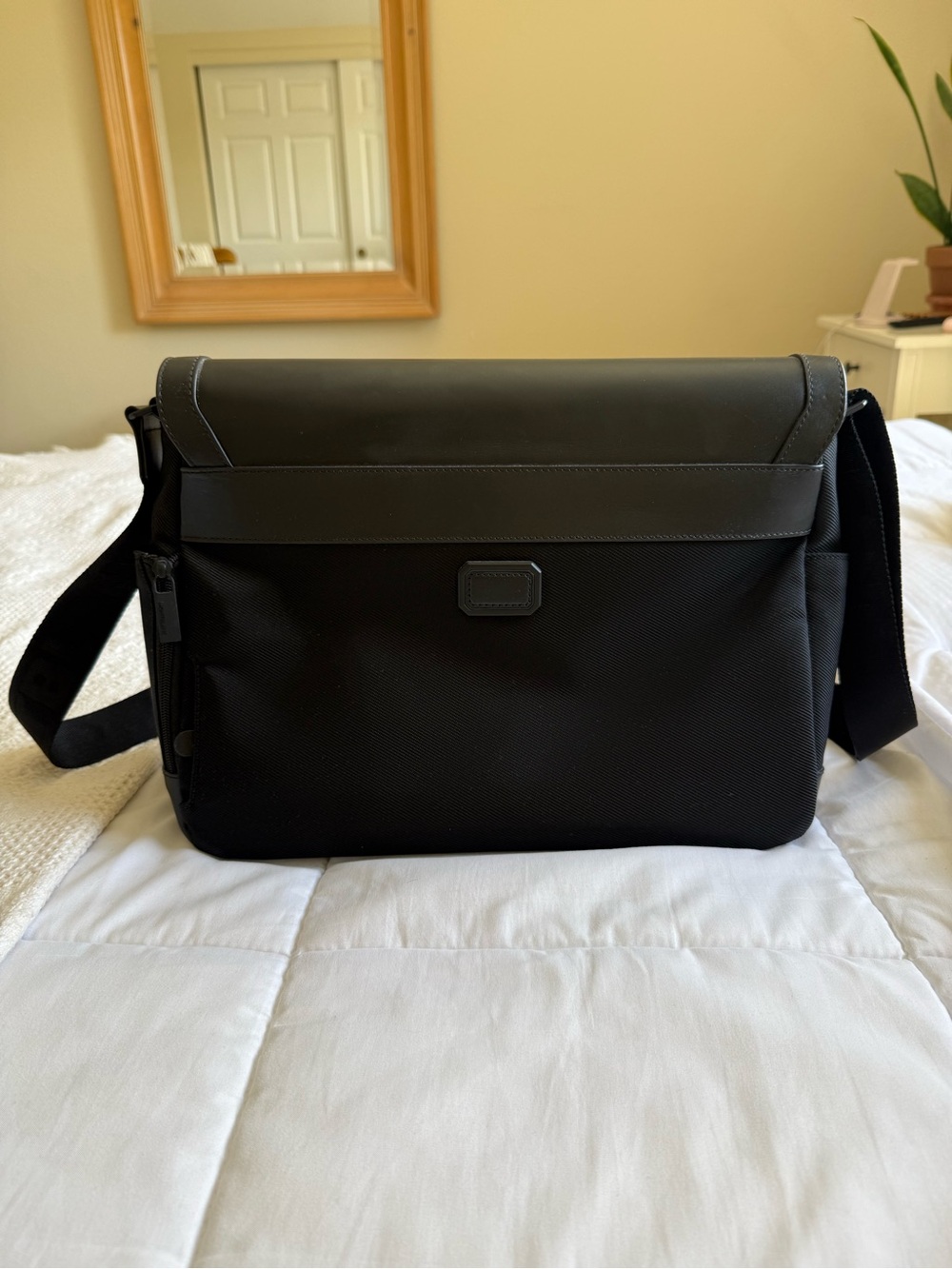Montblanc Nightflight Messenger Bag - Picture 2 of 13